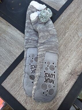 Muk Luks Gray Knit Sherpa-Lined Pom Pom Slipper Socks